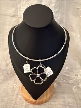 Lia Sophia Silver Flower Pendant Collar Necklace